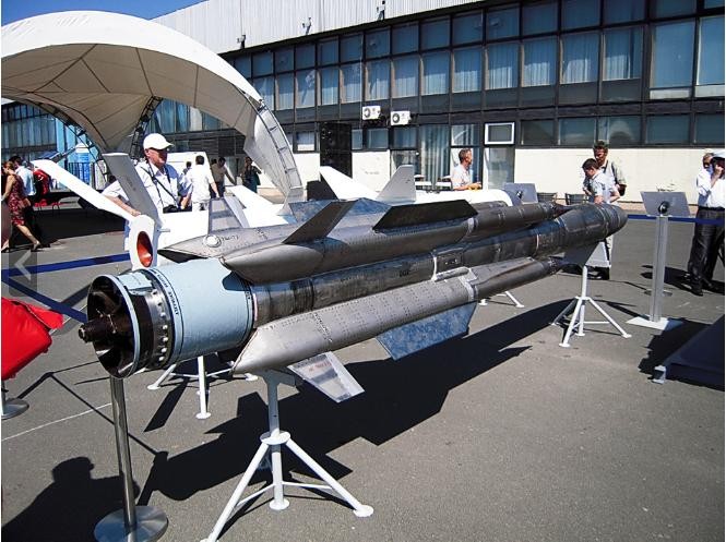 Tên lửa chống hạm KH-31 Nga bán kính hành trình 50 km, nặng 600 kg, mang theo đầu đạn hạng nặng tới 87 kg